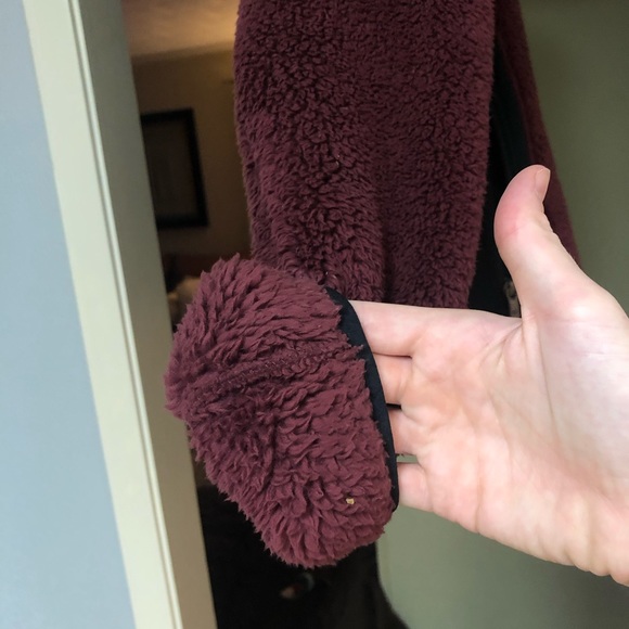 Columbia Women’s Zip Up Size Medium - Picture 8 of 8